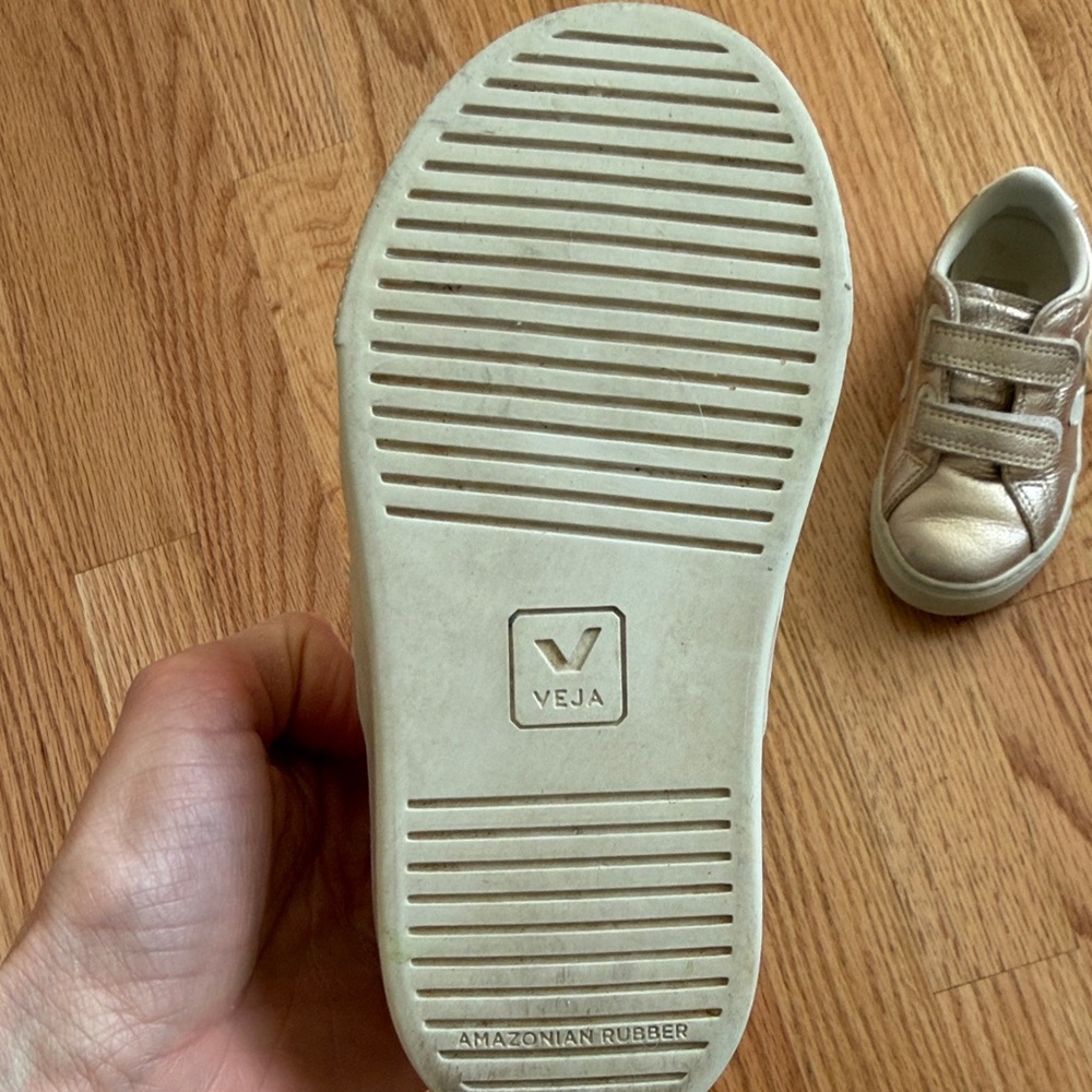 Toddler Veja Esplar Metallic Gold Velcro Sneakers - Picture 6 of 8